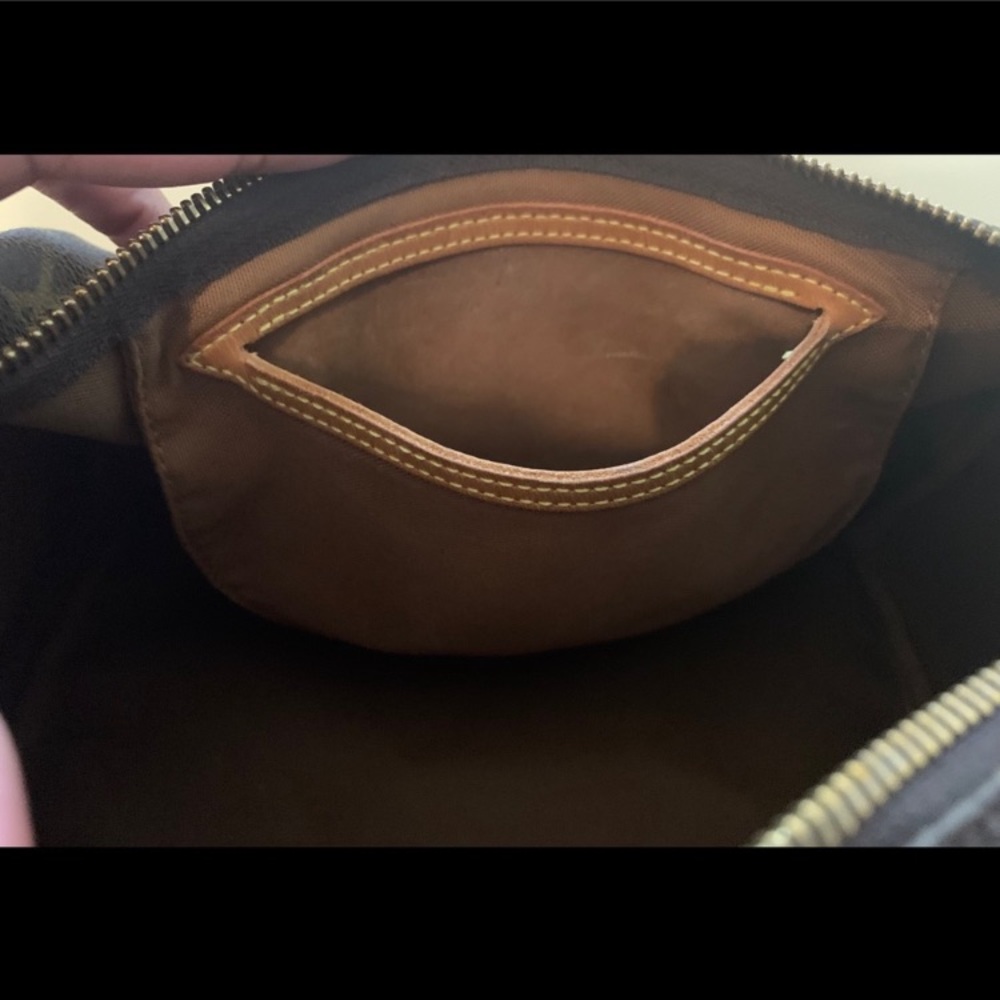 Louis Vuitton Monogram Canvas Speedy Handbag in Brown and Tan - Picture 7 of 9